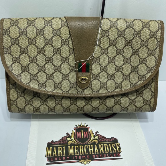 Gucci Handbags - Gucci Clutch in Sherry Line green size 12x7 inches.